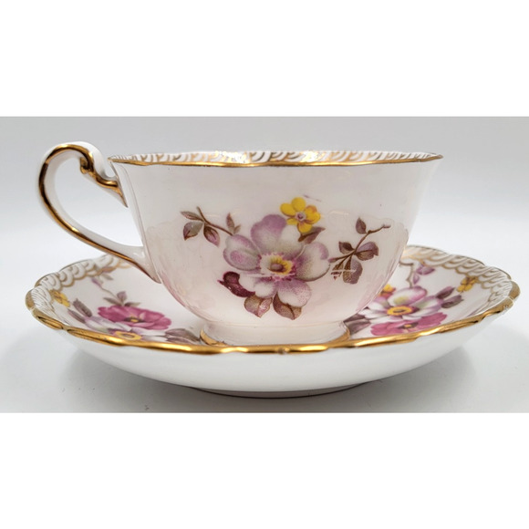 Royal Chelsea Bone China English Tea Cup & Saucer Pattern #3883A Gold Trim - Picture 7 of 15